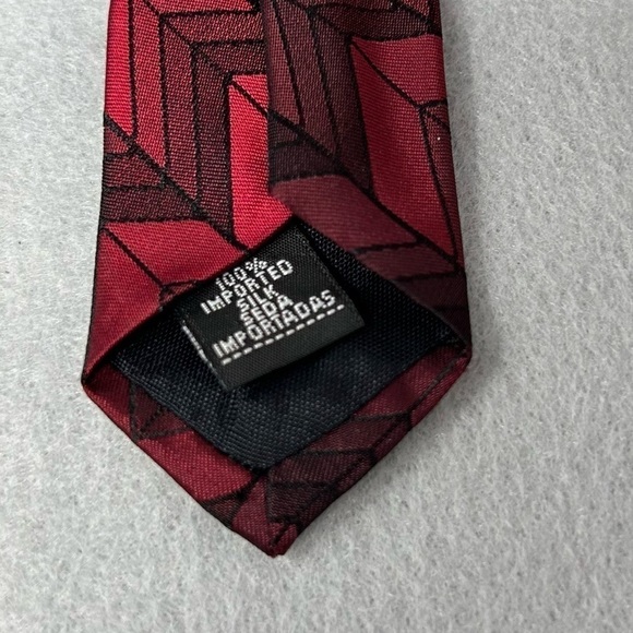 Arrow Men's 100% Silk Neck Tie Red And Black Geometric Tie, 3.75 x 58 - Picture 4 of 6